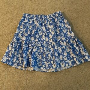Skies are blue floral above knee skirt